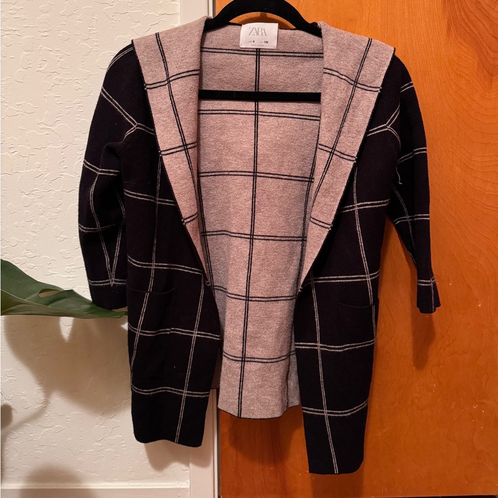 Hooded shacket / sweater by Zara. Size 8